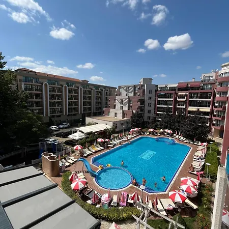 Admiral Plaza Colorful Apartamento