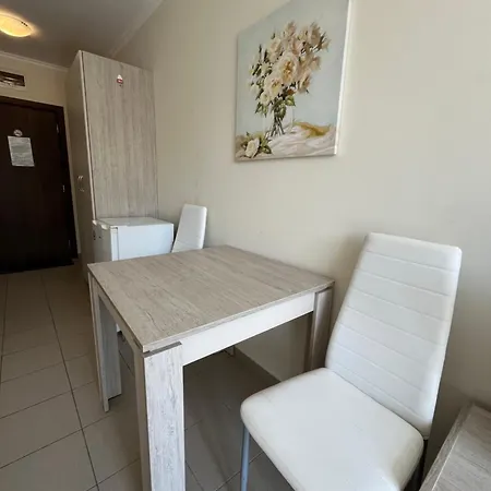 Admiral Plaza Colorful Apartamento