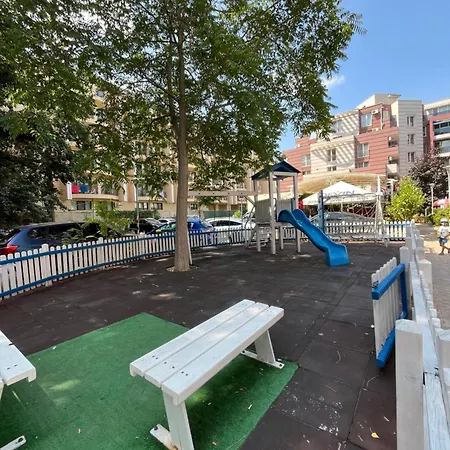 Admiral Plaza Colorful Lägenhet Slăntjev Brjag