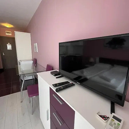 Admiral Plaza Colorful Lägenhet Slăntjev Brjag